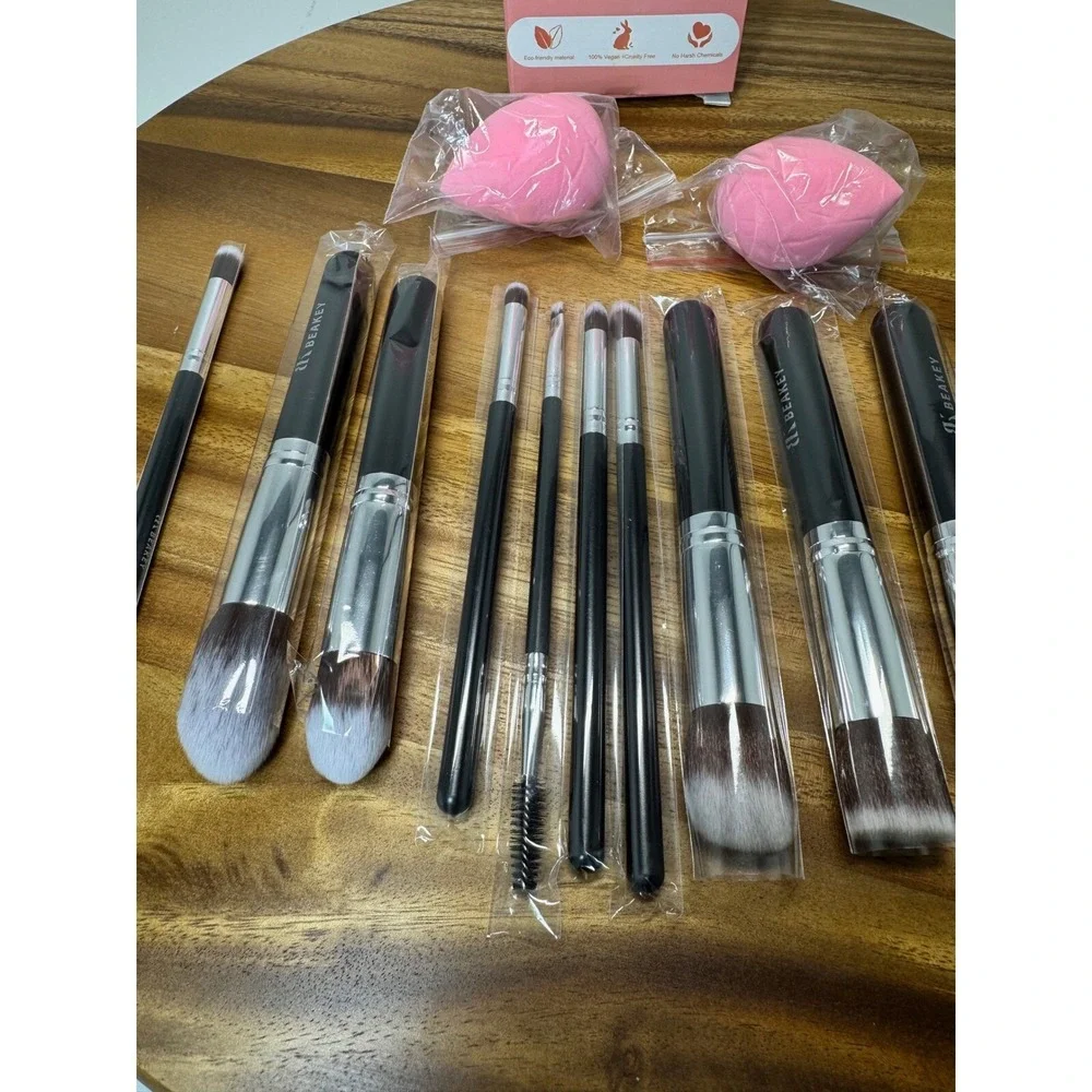 BEAKEY Makeup Brush Set - 10‎ Pcs Glam Blend Tap Paw Brushes Sponges